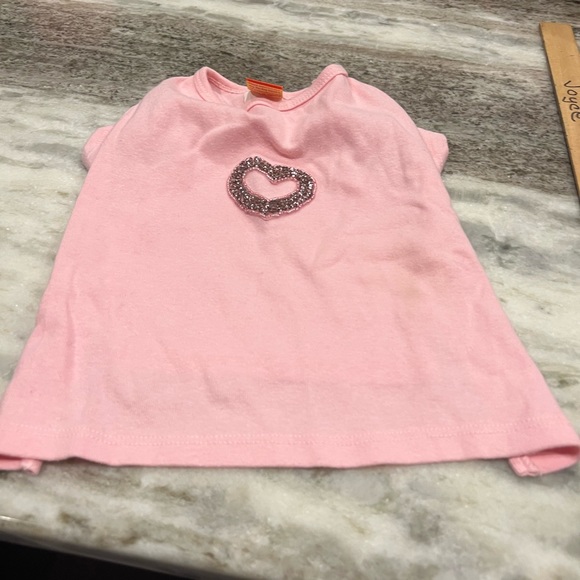 Light pink doggy t-shirt w heart embellishment - Picture 3 of 6